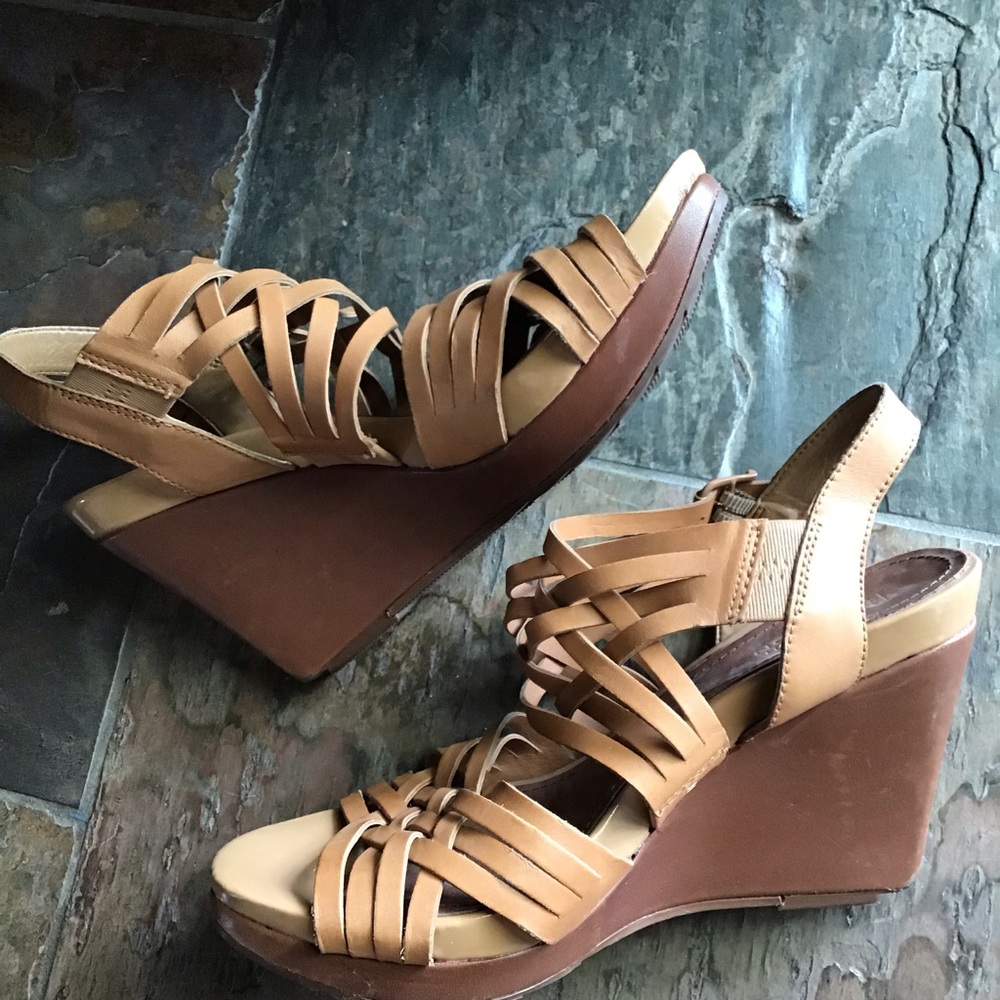 KENNETH COLE REACTION stud dare leather platform